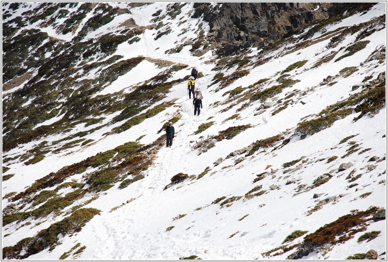 2012-03-06 11-15-24踏雪登雪山途中.JPG